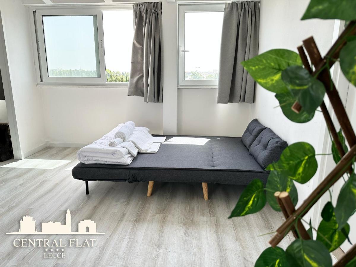 Ferienwohnung Lecce Central Flat - Attico Con Patio E Parcheggio Privato Exterior foto